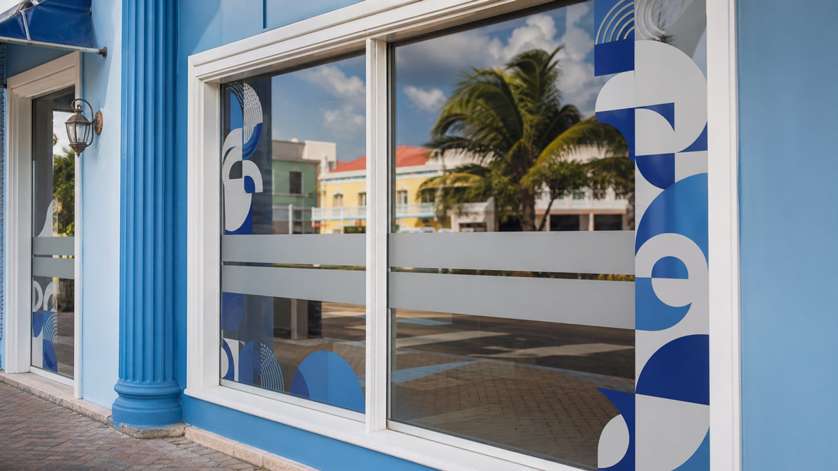 vitrophanie-vitrine-adhesif-decoupe-guadeloupe