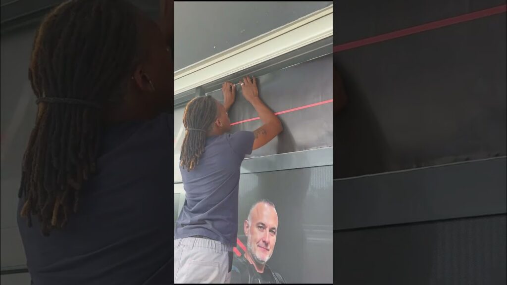 Enseigne et signalétique sur mesure posées pour la salle de sport IronBody Fit en Guadeloupe